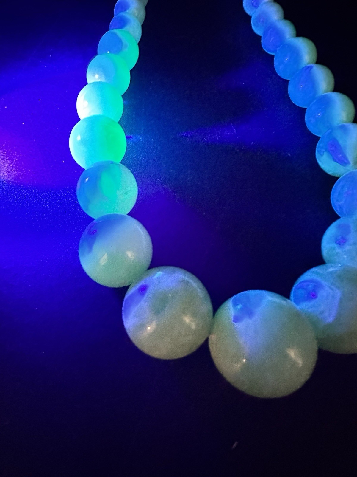 Vintage Costume Jewelry Beaded Necklace Green plastic Lime Glows 11.5in