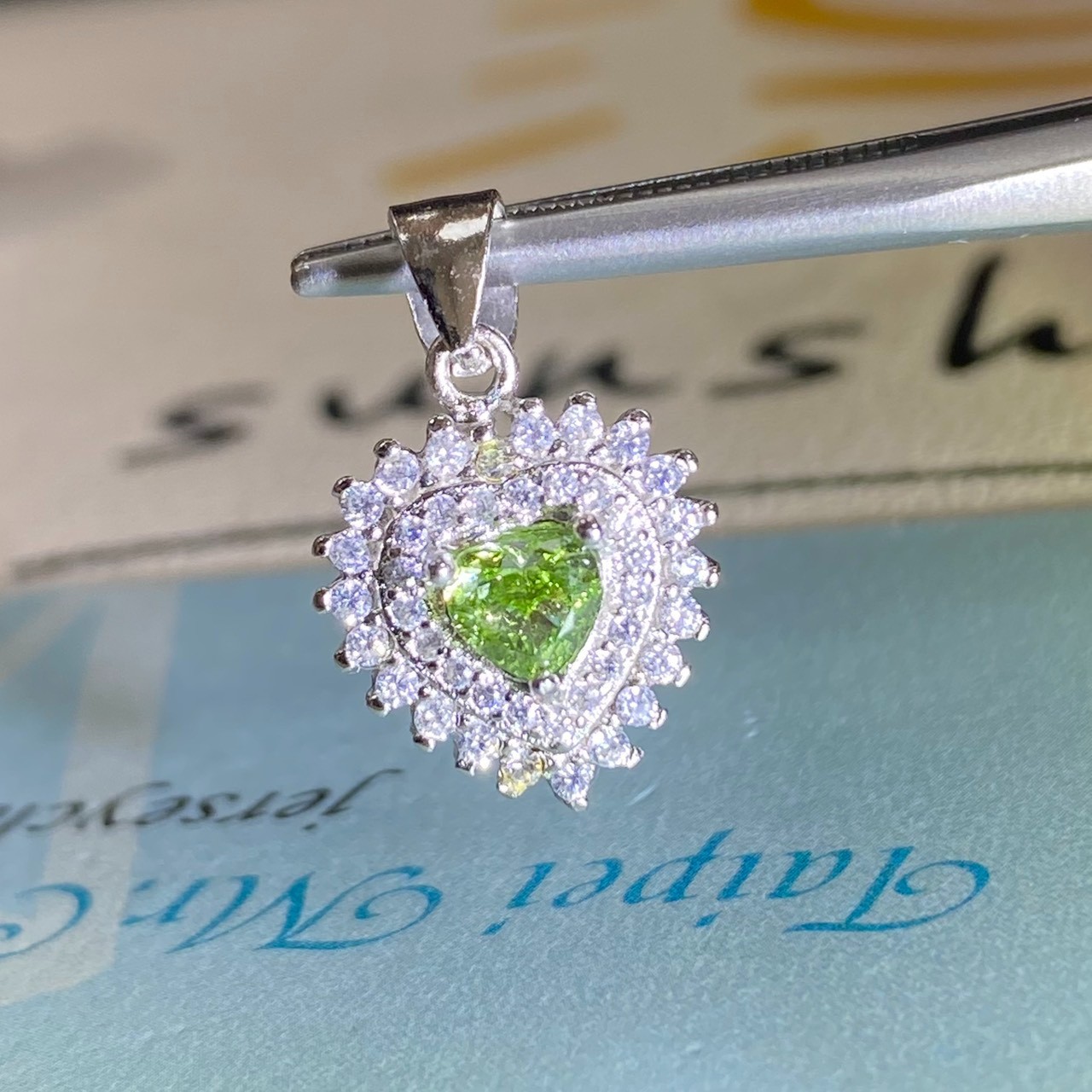 [jerseychou] Lab-Grown Diamond , 0.7ct , Fancy vivid green , IGI