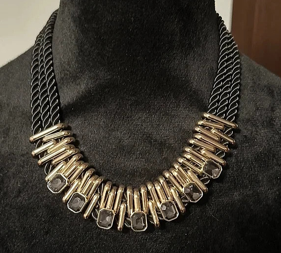 WHITE HOUSE BLACK MARKET GOLD PLATED GRAY CRYSTAL / CORD NECKLACE