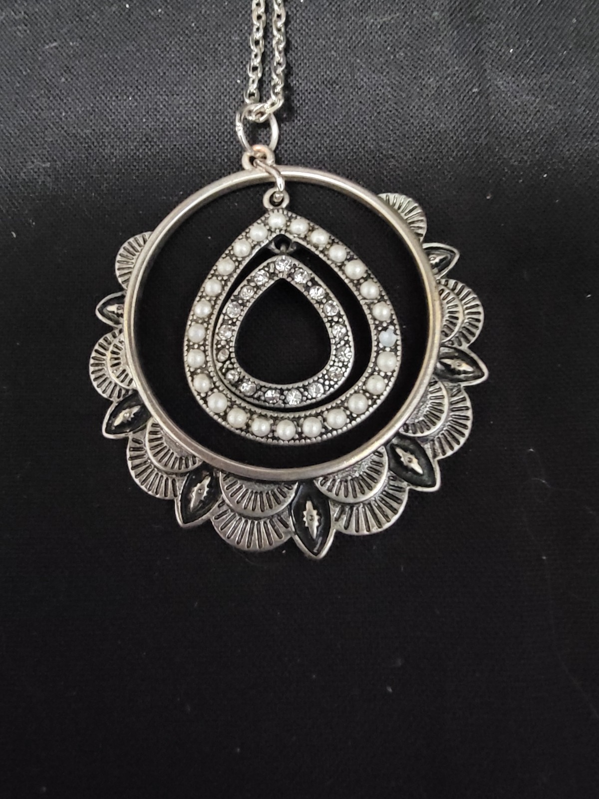 Double Teardrops In Circle Necklace