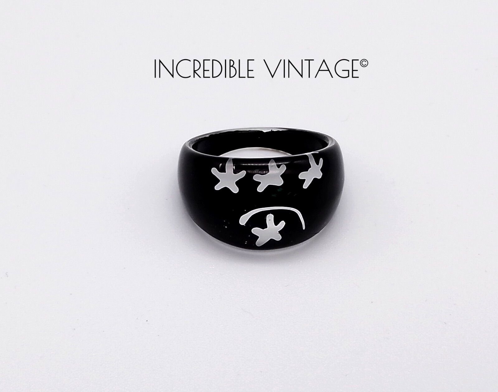 Vintage 1960s Black & White Lucite Bubble Ring Star Design Size R.5 US 8.75 Boho