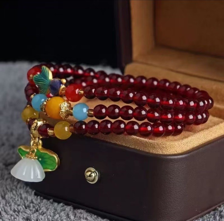 Liuli double-loop bracelet (0.6) featuring a goldfish, lotus pod and lotus leaf