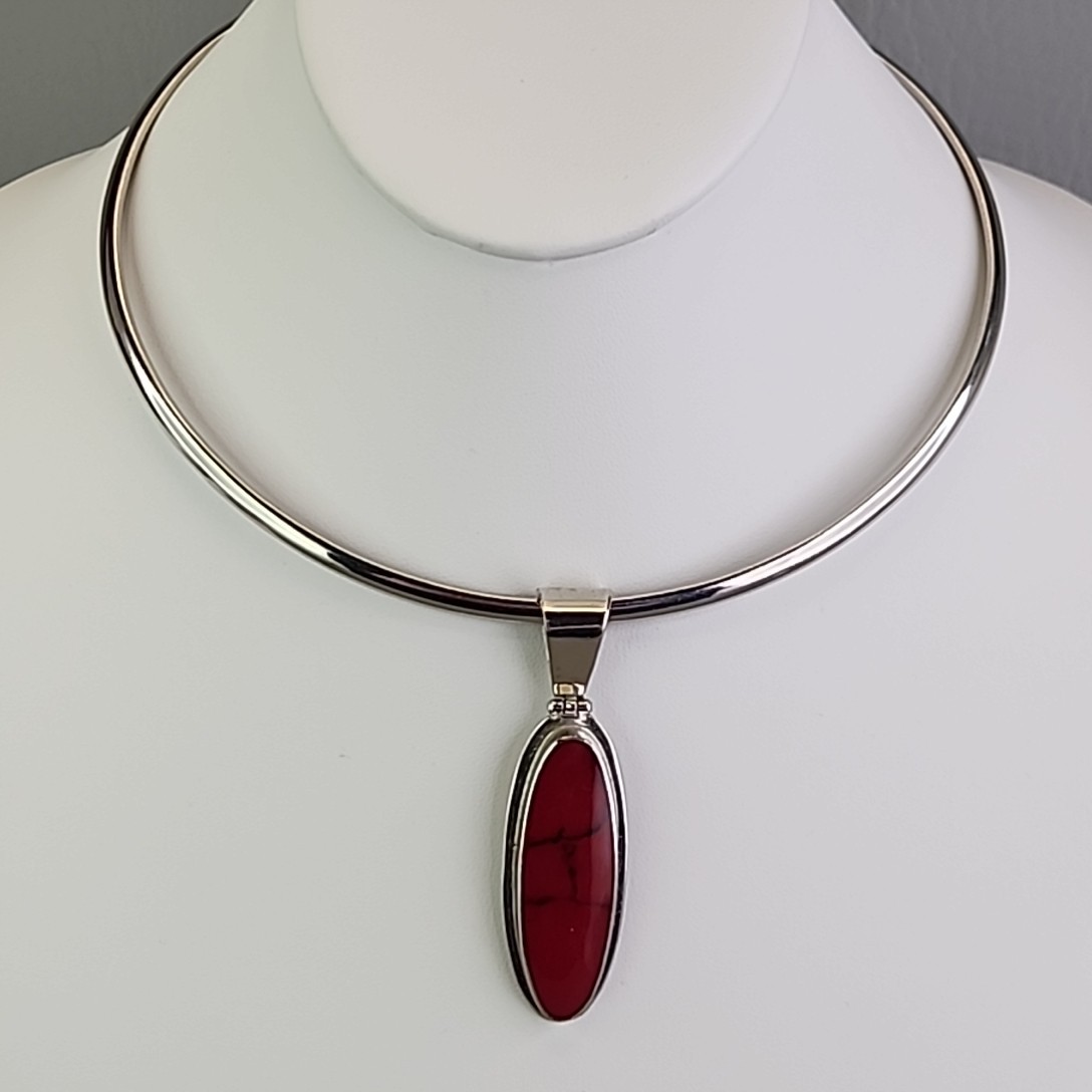 Torque Necklace Floating Pendant Red Howlite Stone Silver Tone Choker 15.5″