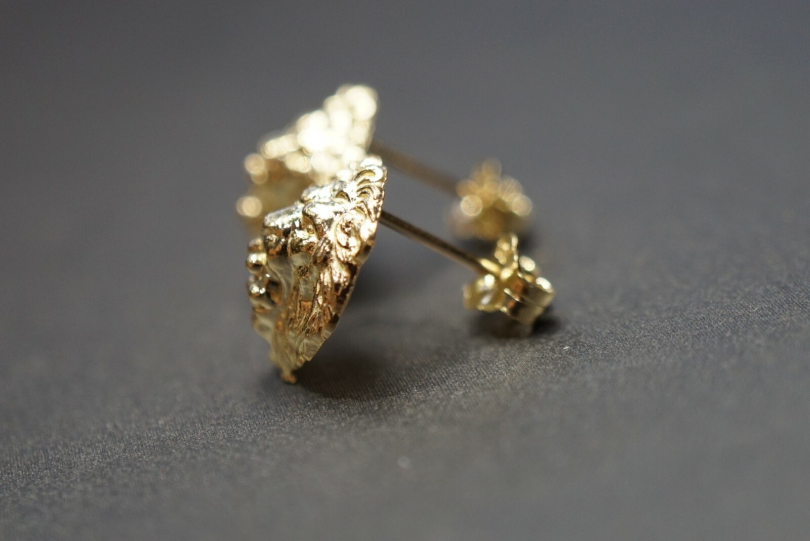 10K Solid Yellow Gold 0.4″ 3D Lion Head CZ Stud Earrings. Men Women Children