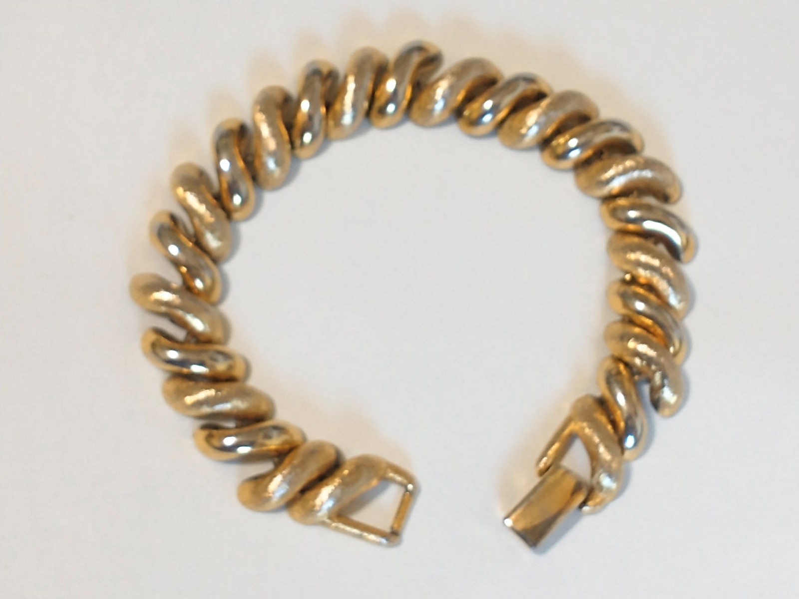 Napier Gold Tone Twisted Curb Link Bracelet Signed Fold Over Clasp 7.5 in