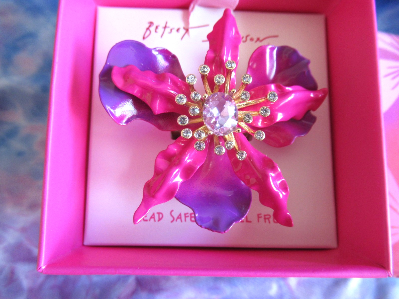 BETSEY JOHNSON Authentic Gold Plated Orchid Stretch Cocktail Ring NIB