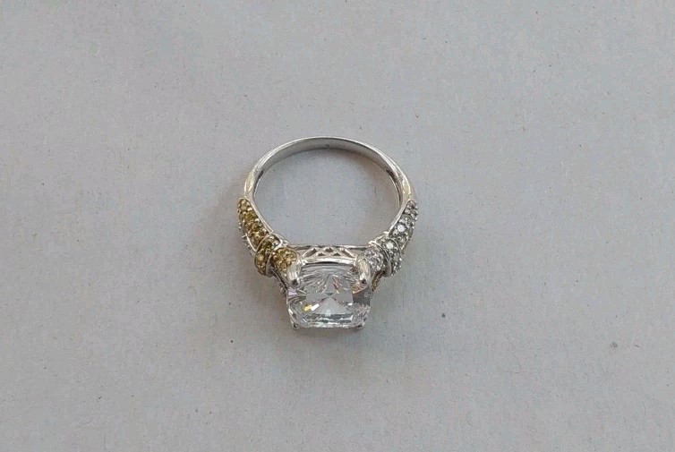 925 MEDA Sterling Silver 3 Ct Cubic Zirconia Ladies Ring Side Stones 5.4 GR SZ8