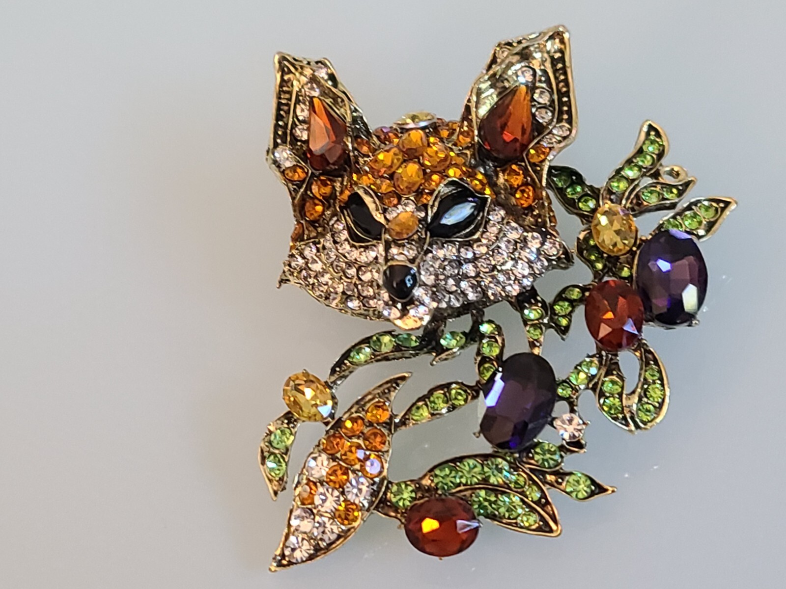 WOWSER HIGHLY DIMENSIONAL DESIGNER STYLE UNSIGNED MULTICOLORED FOX BROOCH PIN