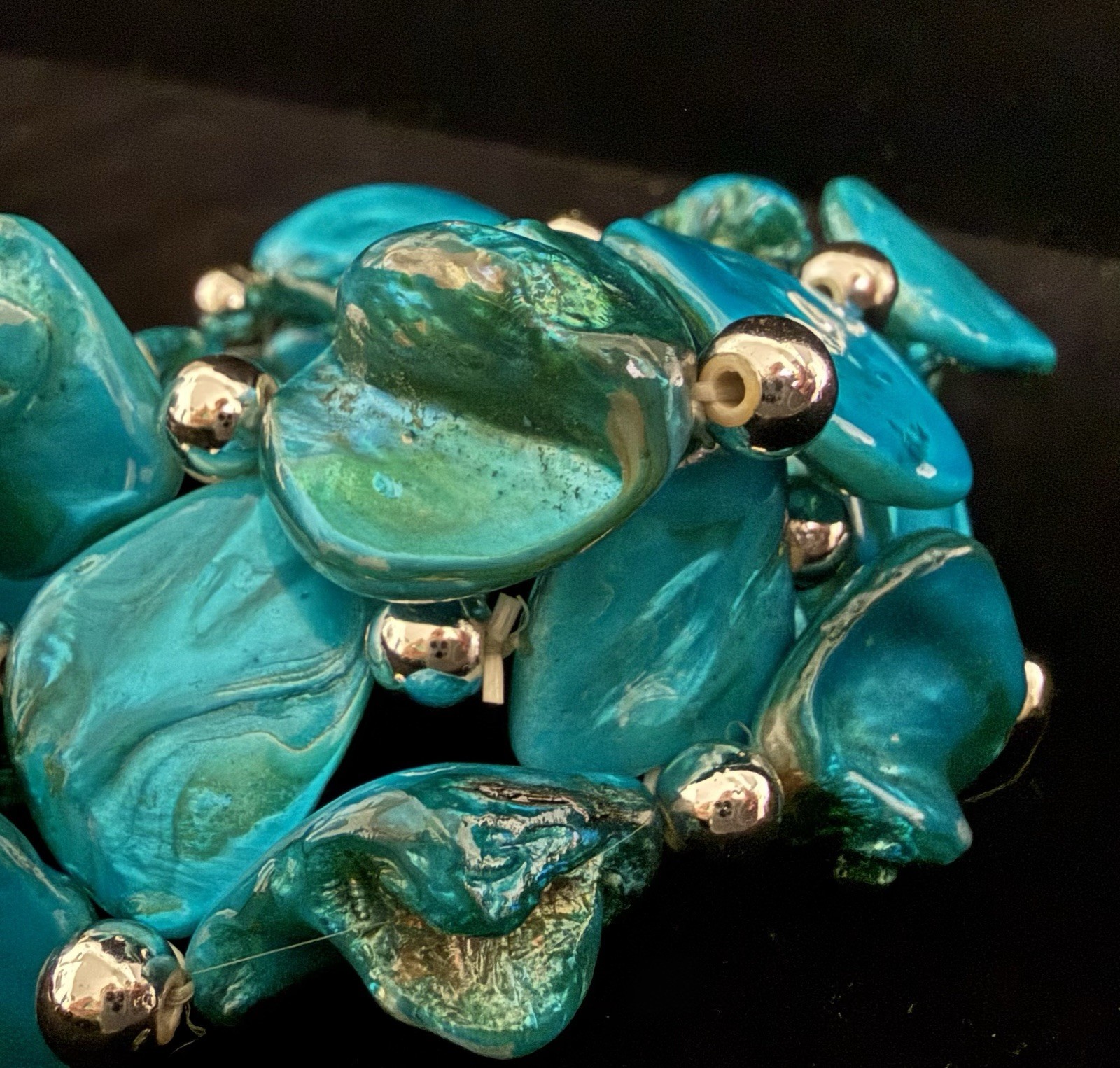 Tommy Bahama Turquoise-Style Stretch Bracelet Silver-Tone Beads – New With Pouch