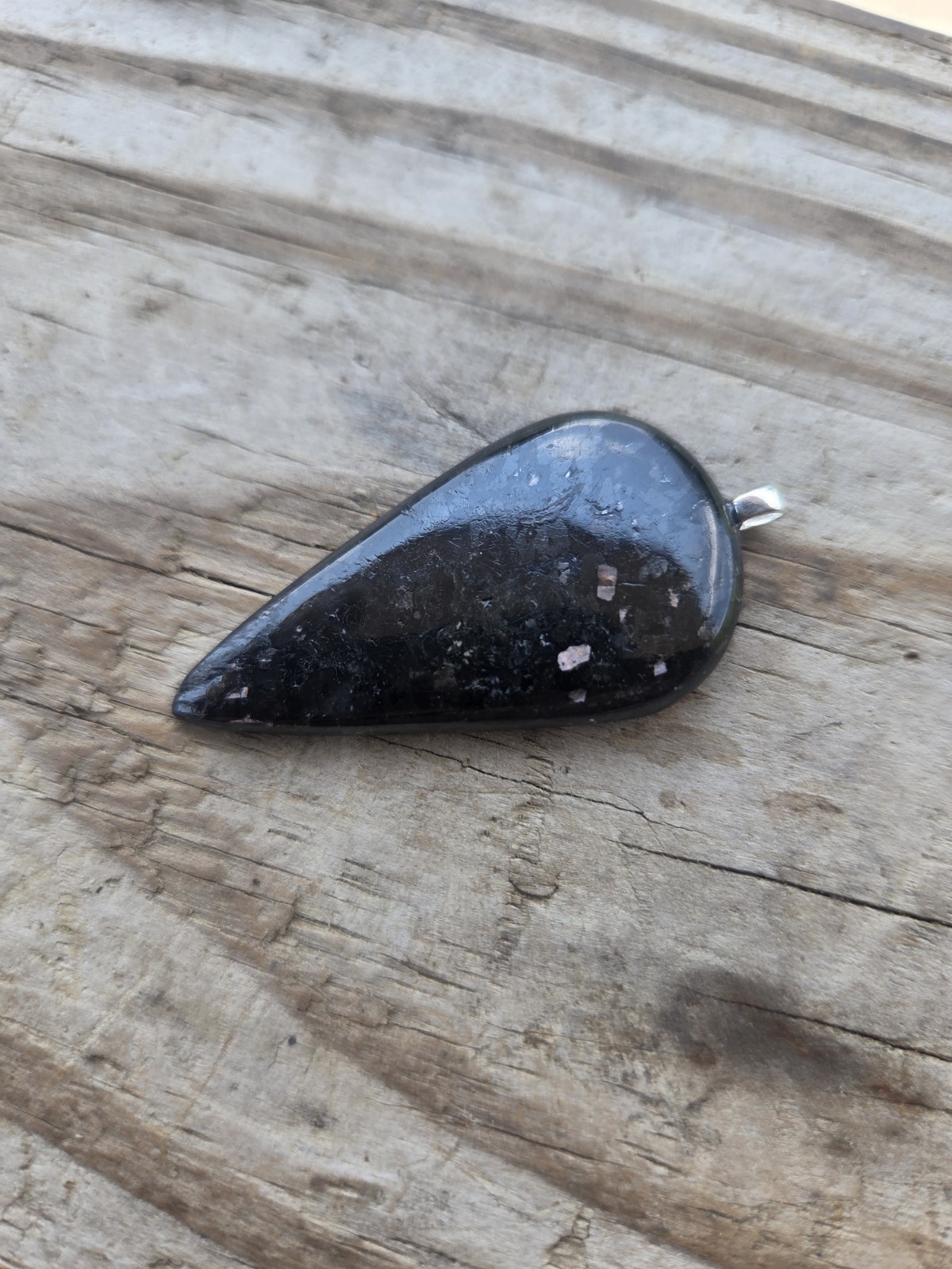 NUUMMITE Pendant P32