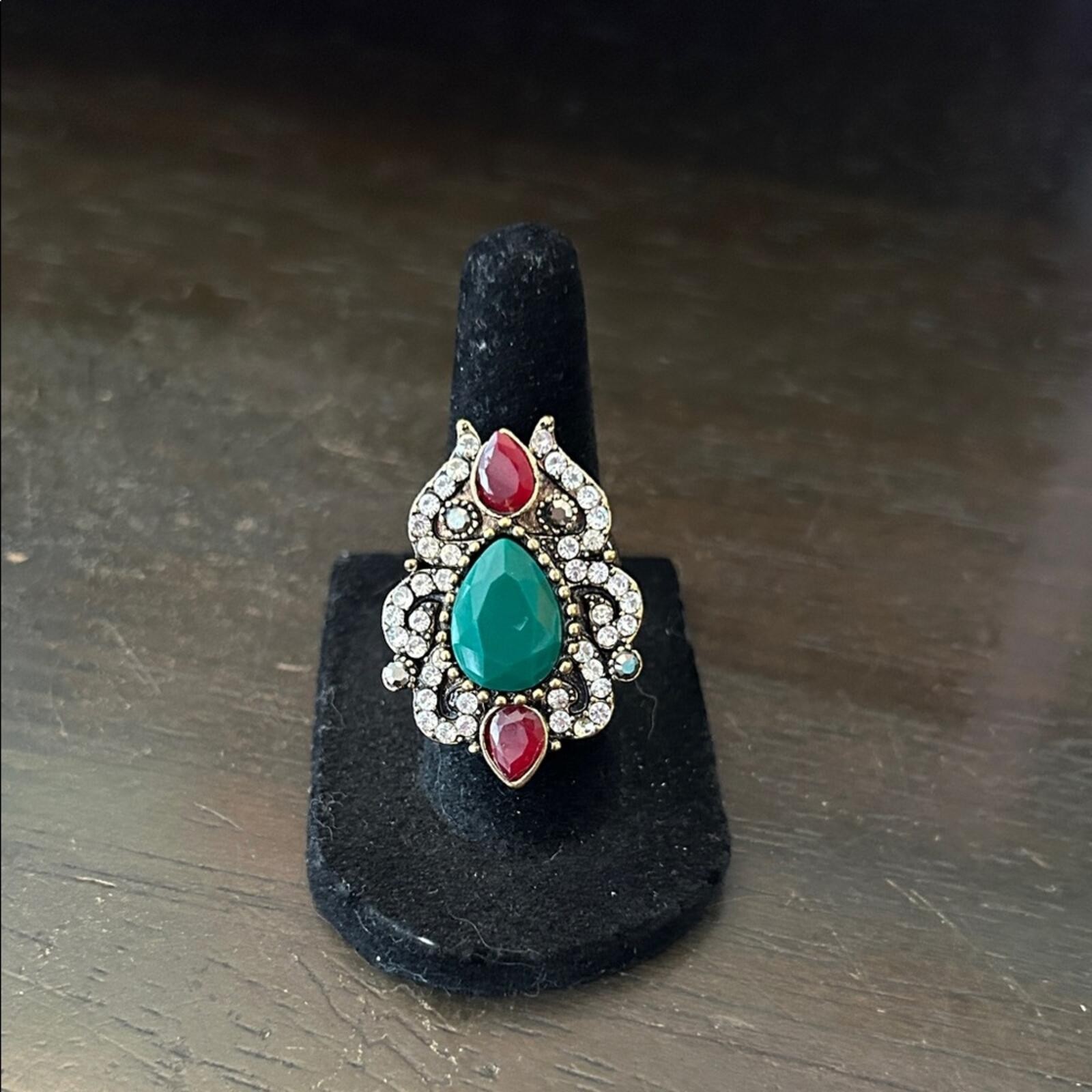 Elegant Red and Green Gemstone Ring with Rhinestones