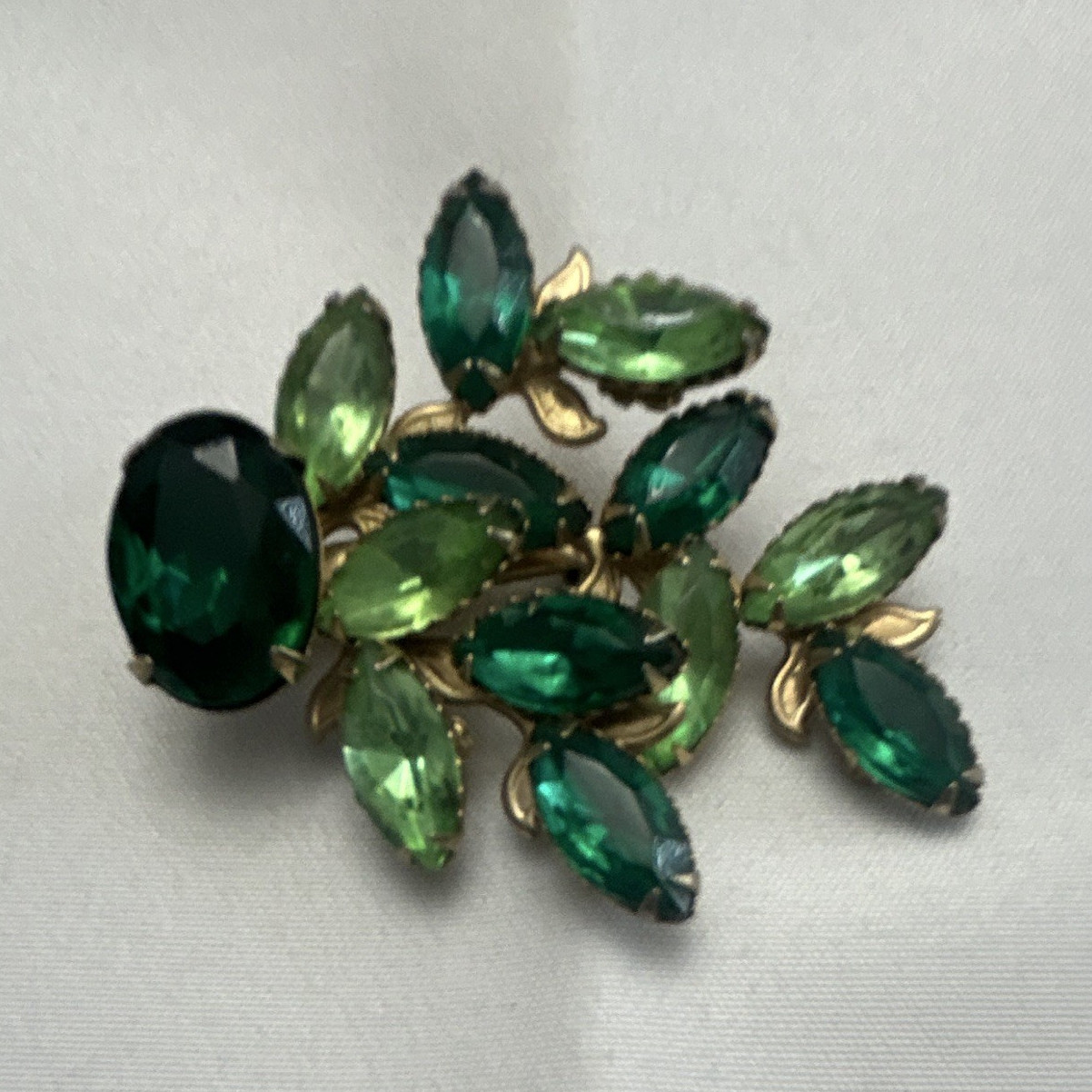Gold Tone Flower Brooch Pin Green Marquise Rhinestone Flowers & Plants Theme