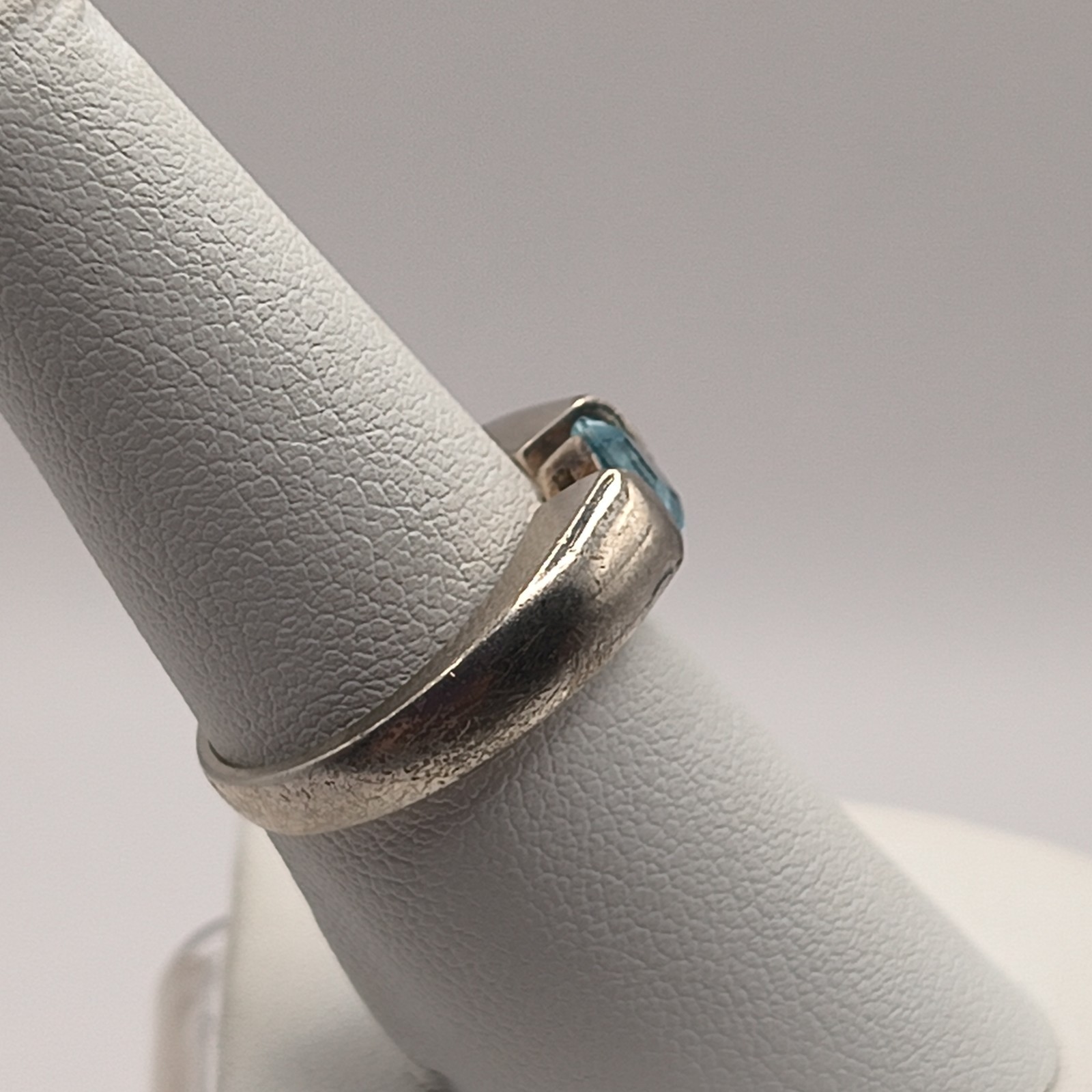 Modern Sterling Silver 925 Ring Square Cut Blue Topaz. Sz 7, 3.7grams