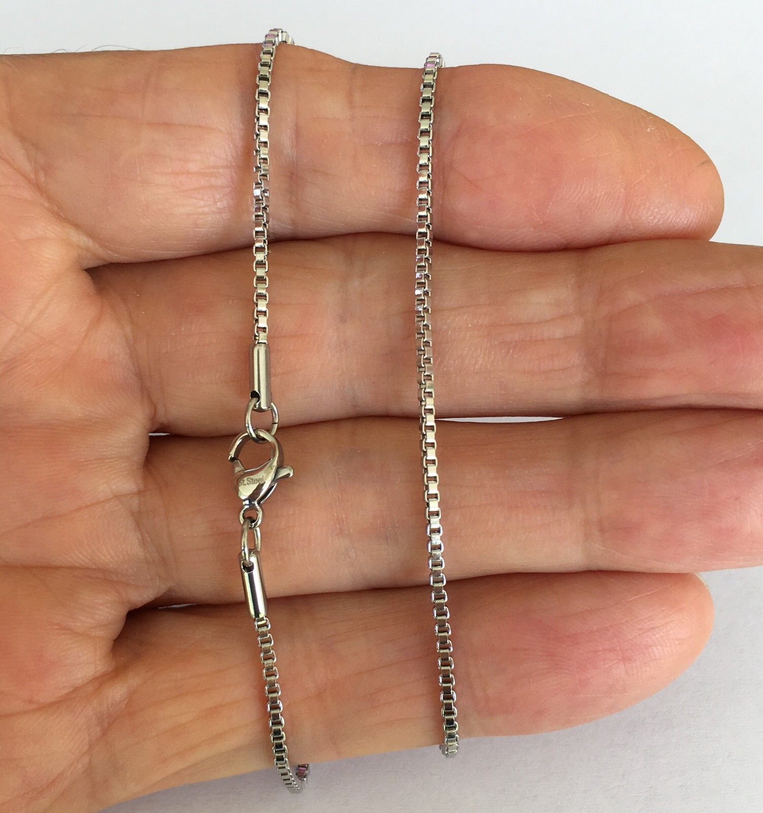 1.5mm Box Chain 316L stainless steel sizes 16, 18, 20, 22, 24, 30″ (Brand new)