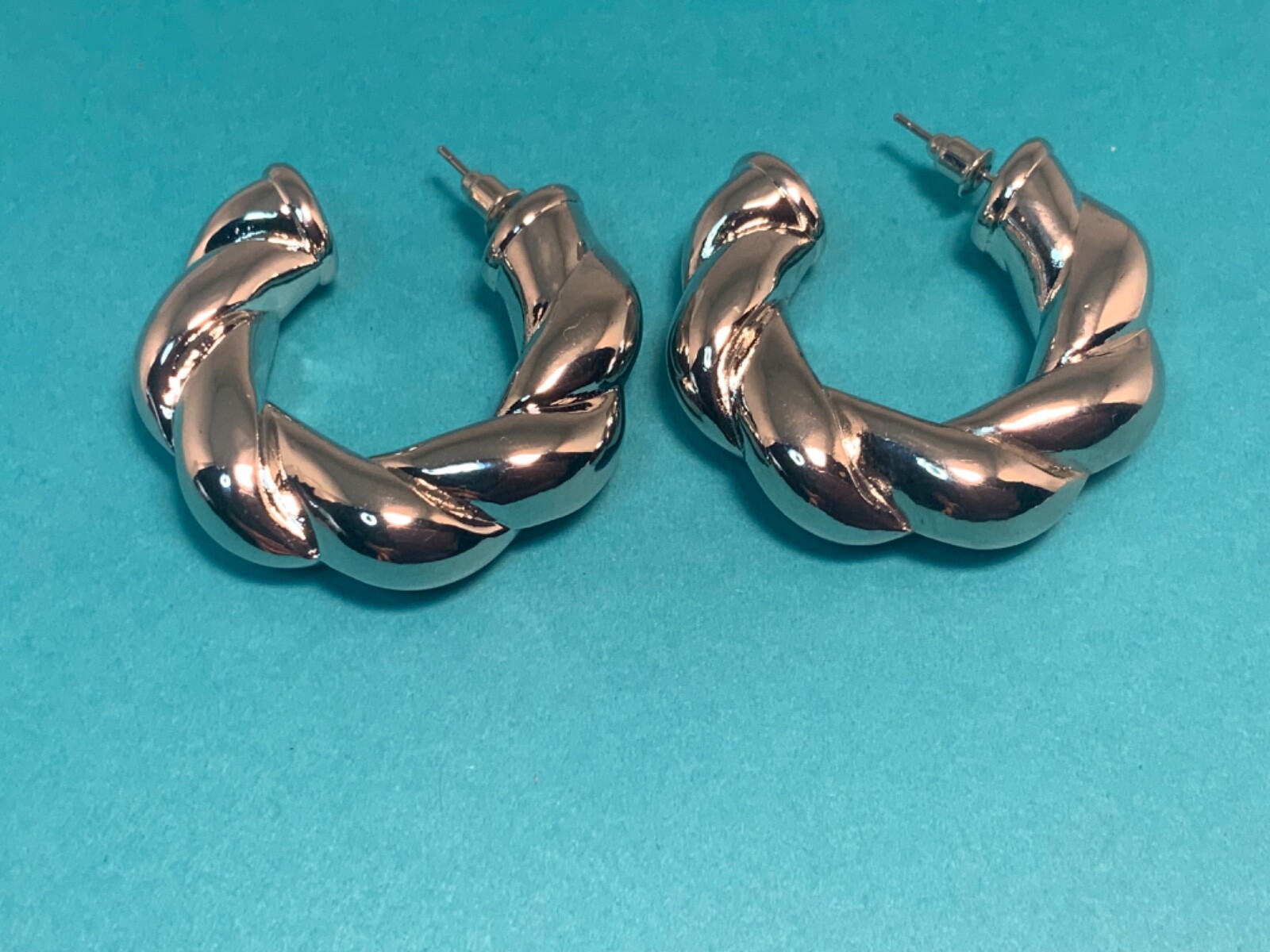 🌸 Ladies Silver Thick Rope Light Weight 1 1/2″ Hoop Earrings (E7) 🌸