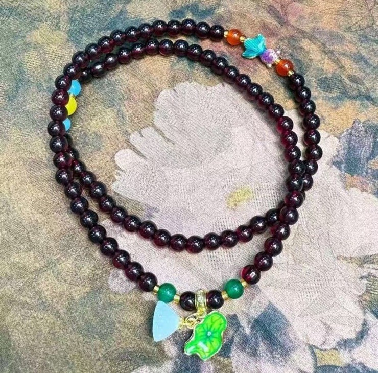 Liuli double-loop bracelet (0.6) featuring a goldfish, lotus pod and lotus leaf