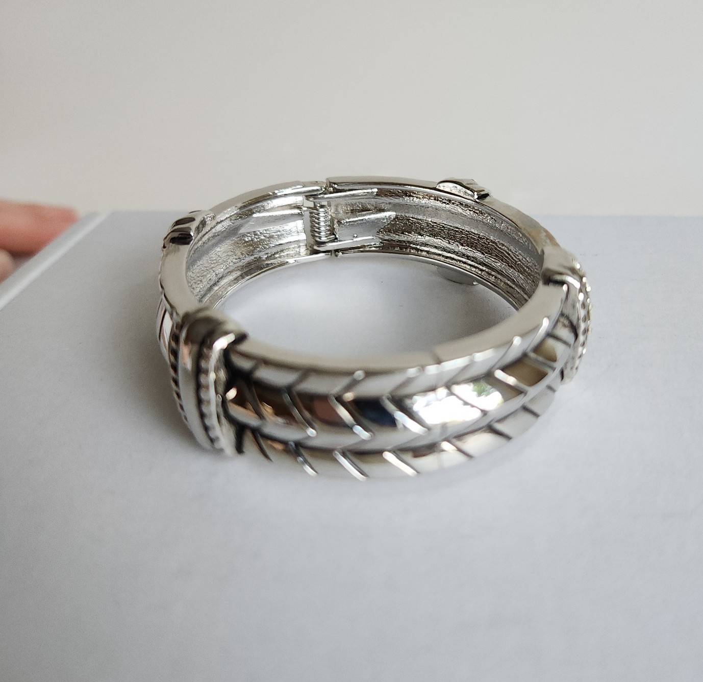 Chunky Bold Silver Tone Hinged Bangle Bracelet | Wide Statement Style | 7″ Fit