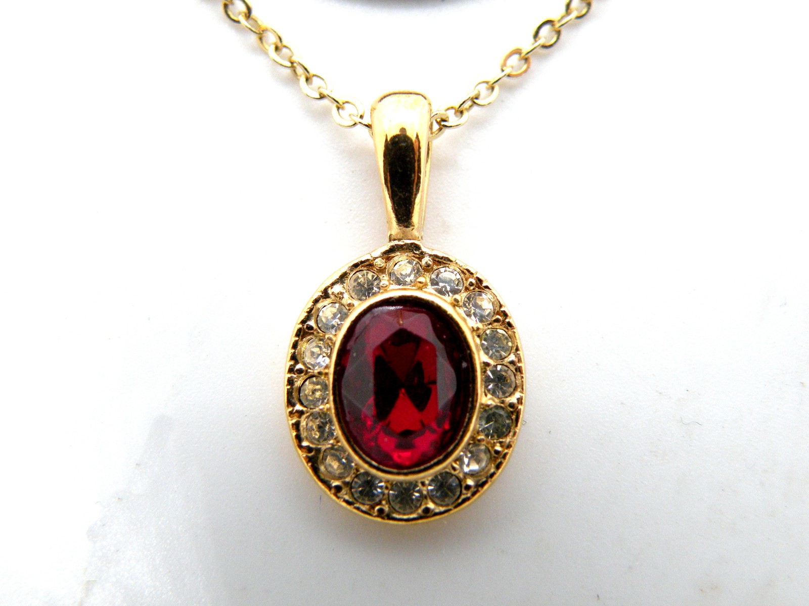 Red Roman Signed Crystal Oval Gold Tone Pendant Jewelry Necklace Earrings Set