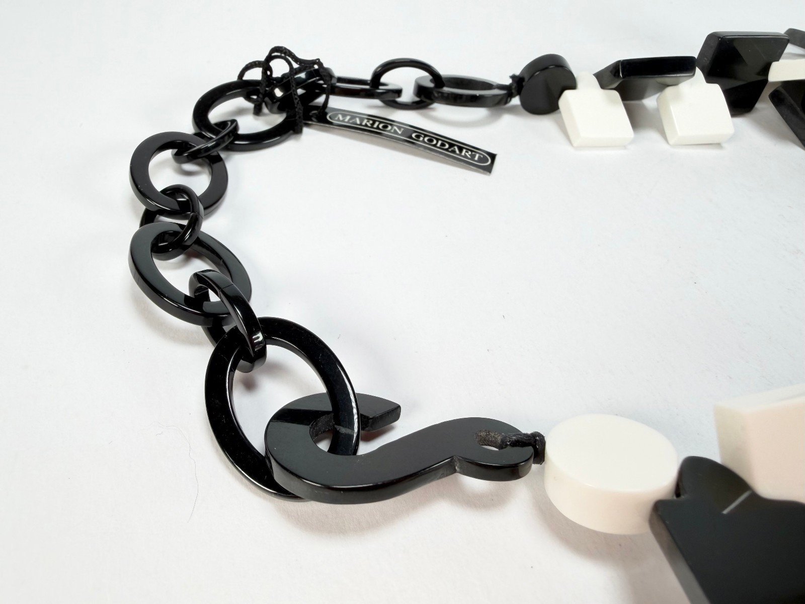 Marion Godart – Monochrome “Draps Tombés” Black & White Resin Necklace