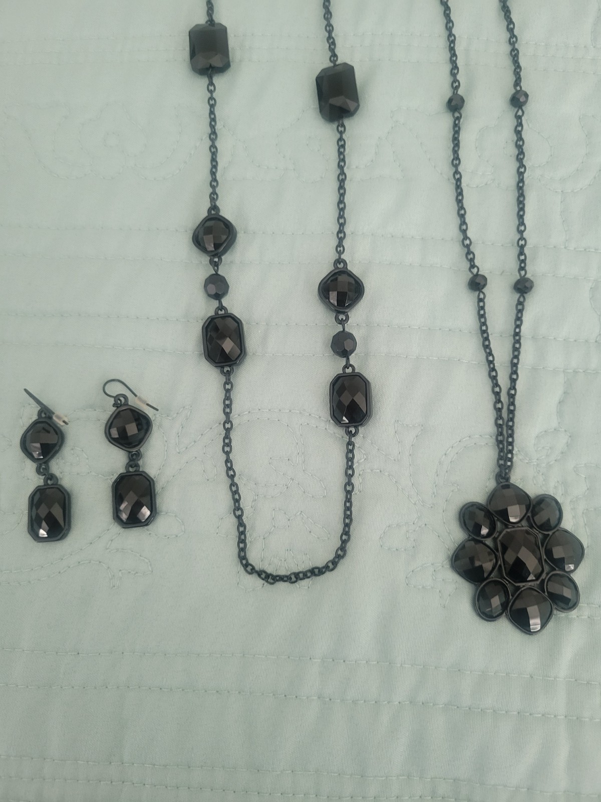 Belk 3 Piece Black Set Of 3 EUC (2 Necklaces & 1 Earring)