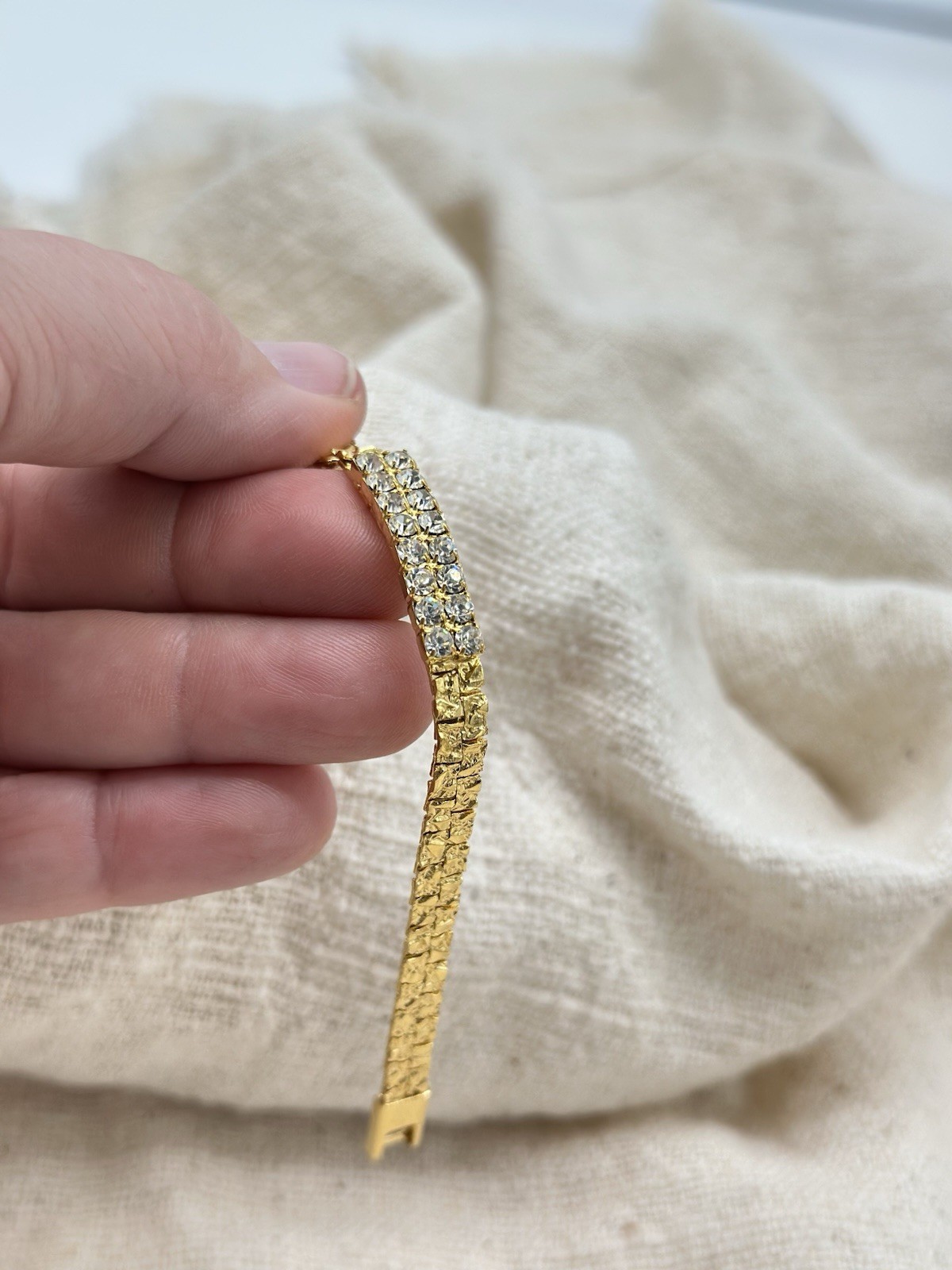 Sparkling Shiny Linked Rhinestone Bracelet Gold Tone Nugget Style Chain 7″