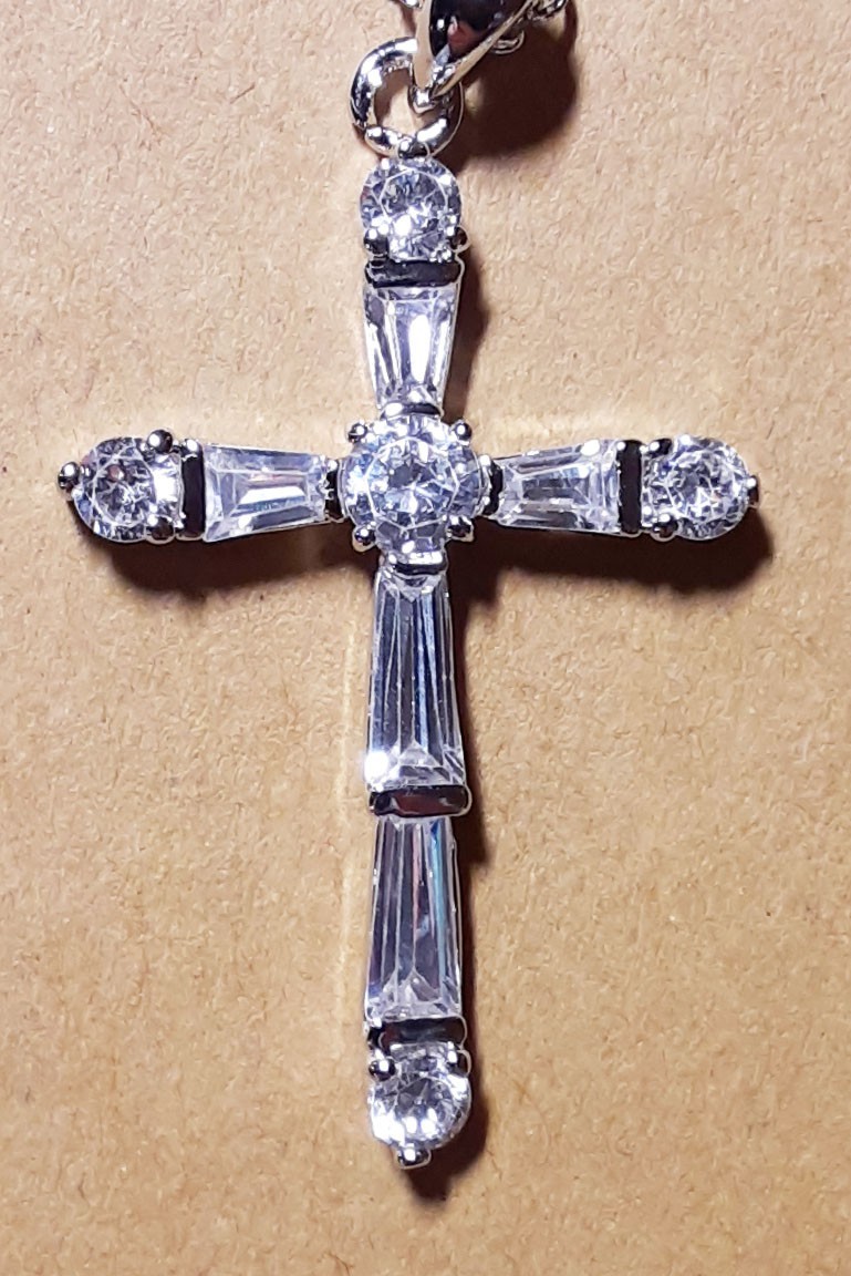 Beautiful Crystal Cross Pendant with Fine 17″ Chain — 10 Cut Crystals — New
