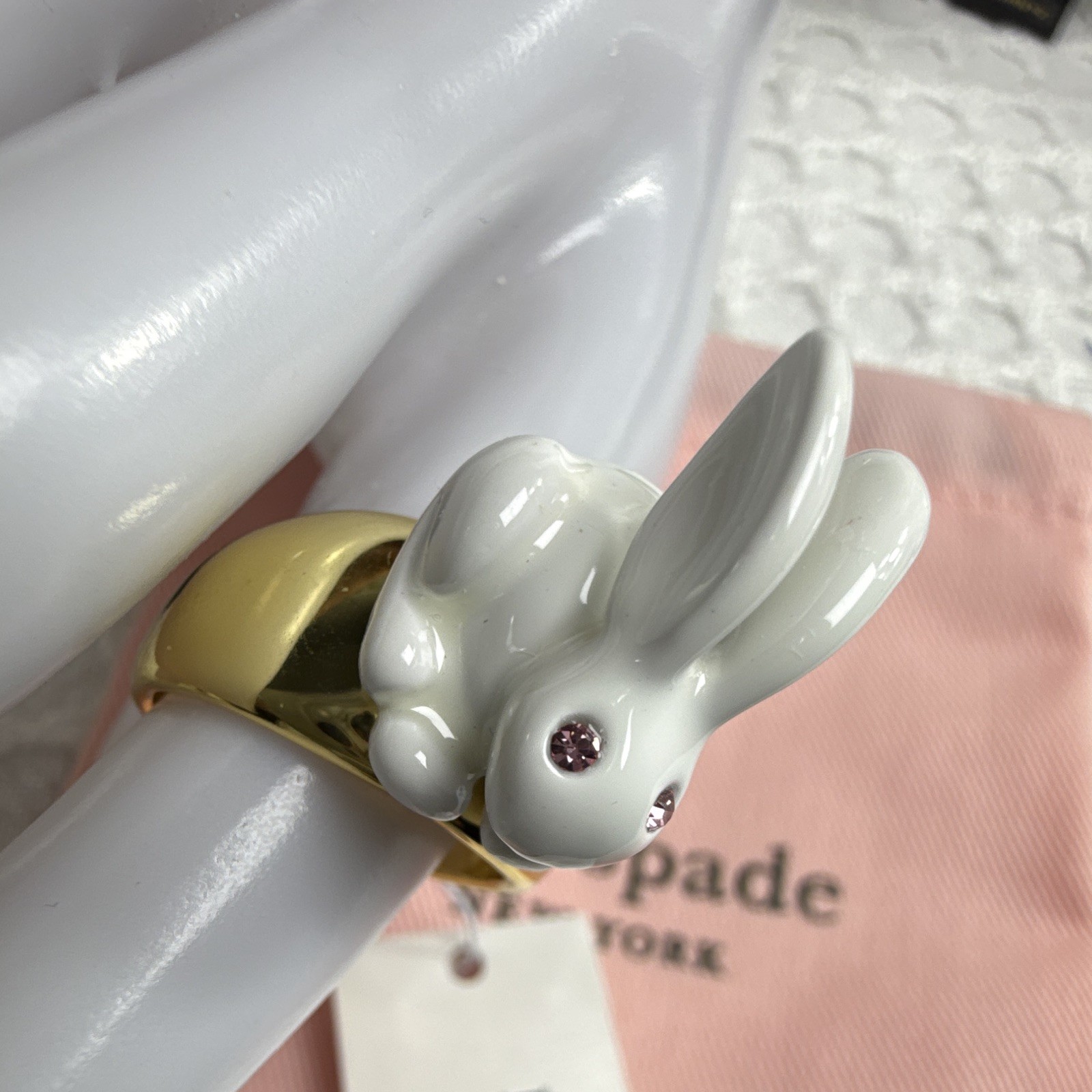 kate spade new york Gold/White Bunny Rabbit Enamel Band Ring Size 7 Pink Eyes