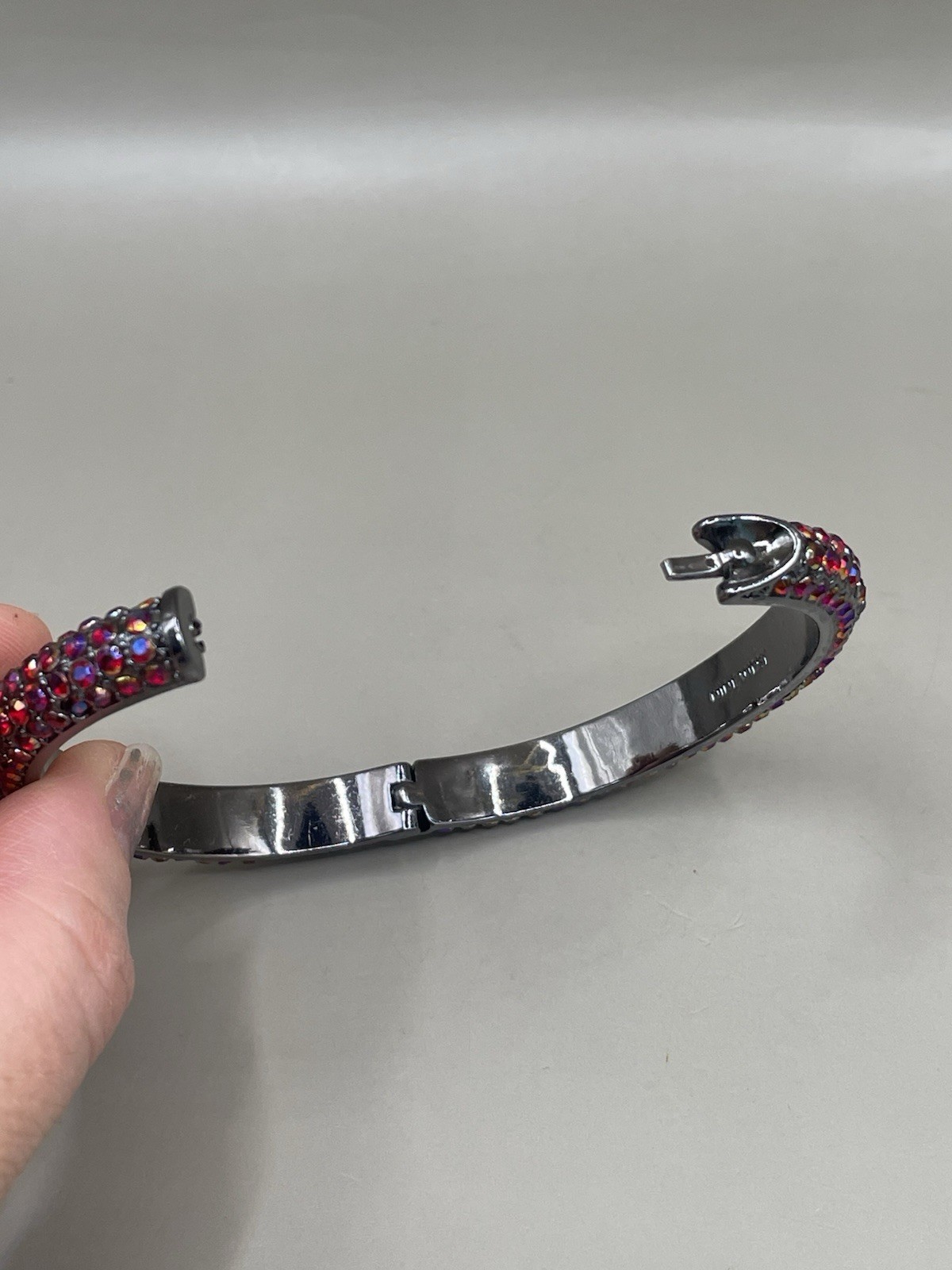 Nine West Gun Metal Sparkle Red Aurora Borealis rhinestones 6.9” Bangle Bracelet