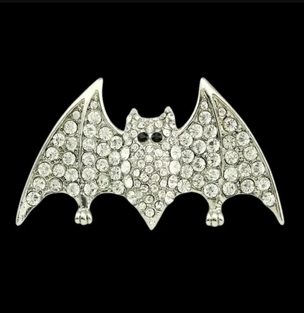 CLEAR RHINESTONE SILVER BAT PIN BROOCH~HALLOWEEN COSTUME ACCESSORY~ WICKED WITCH