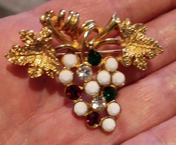 Vintage Rhinestones Red Green Grape Cluster Brooch Goldtone Pin Estate Jewelry