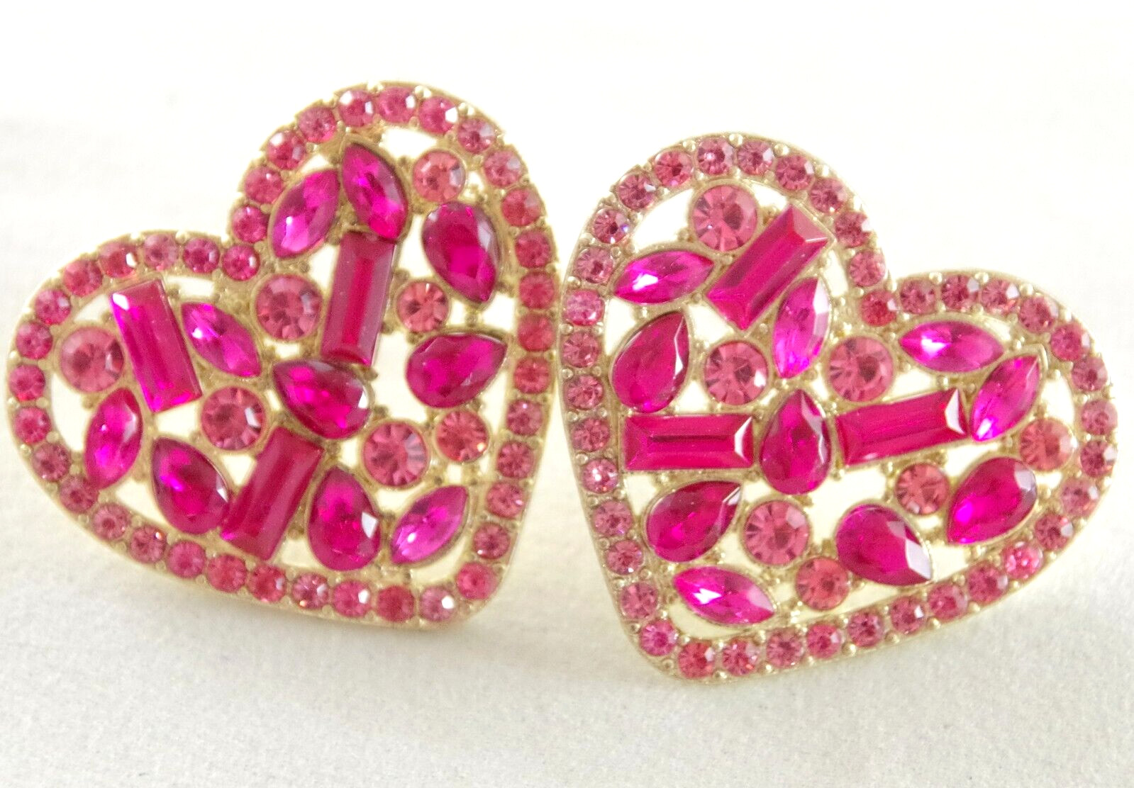 1.25″ BETSEY JOHNSON PRETTY-IN-PINKS CRYSTAL RHINESTONE VALENTINE HEART EARRINGS