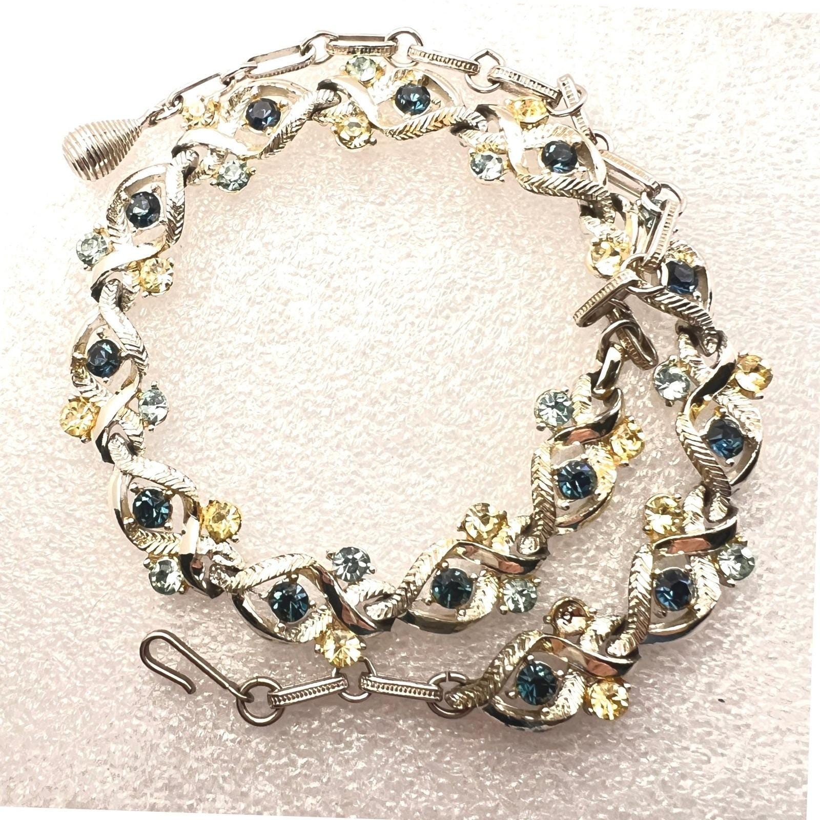 Vtg Coro Eyes Necklace Two-Tone Blues & Yellow Rhinestones Silver Tone READ
