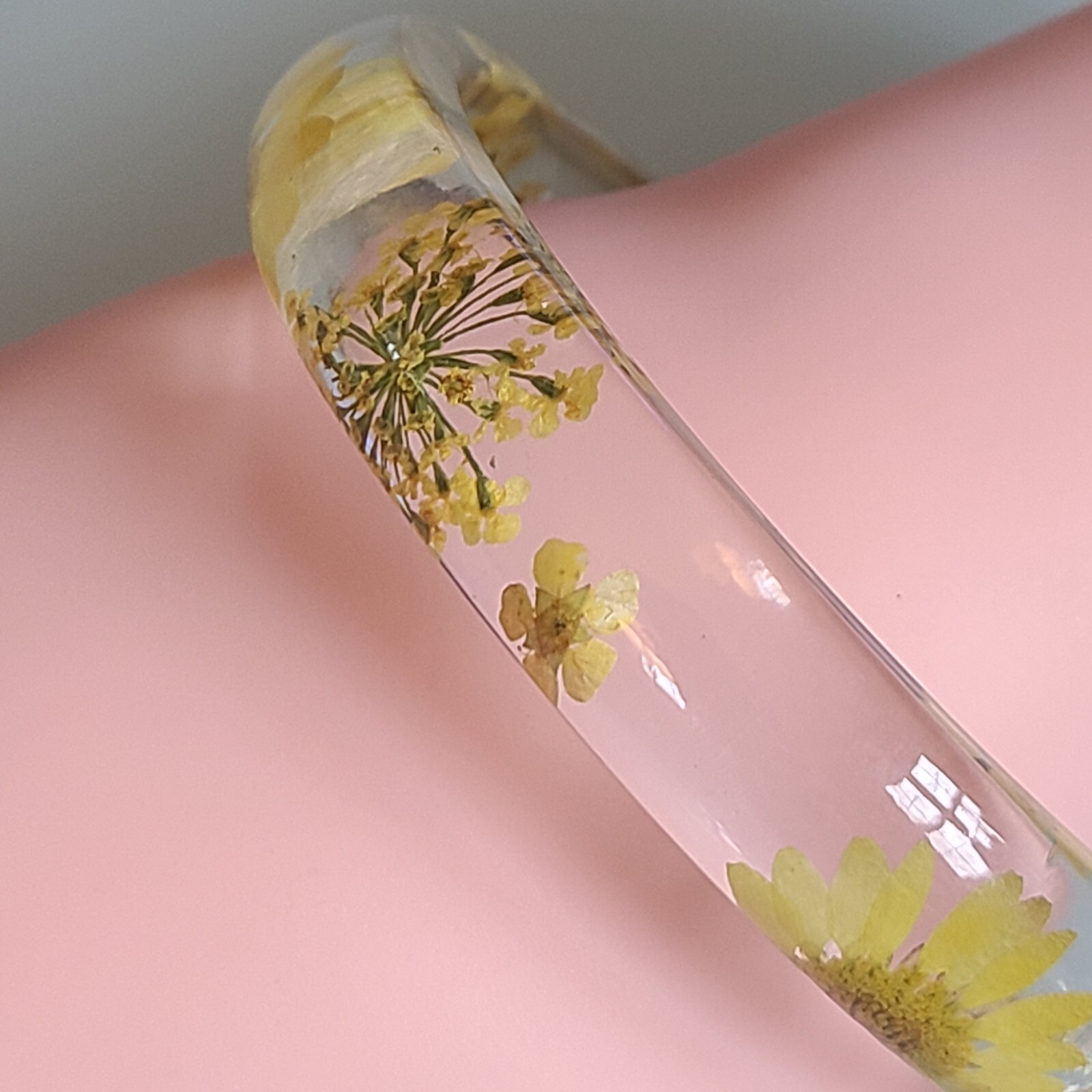 FAB 1/2 INCH WIDE ACRYLIC RESIN DRIED FLOWER BRACELET SUNFLOWERS AND MORE 2 1/2
