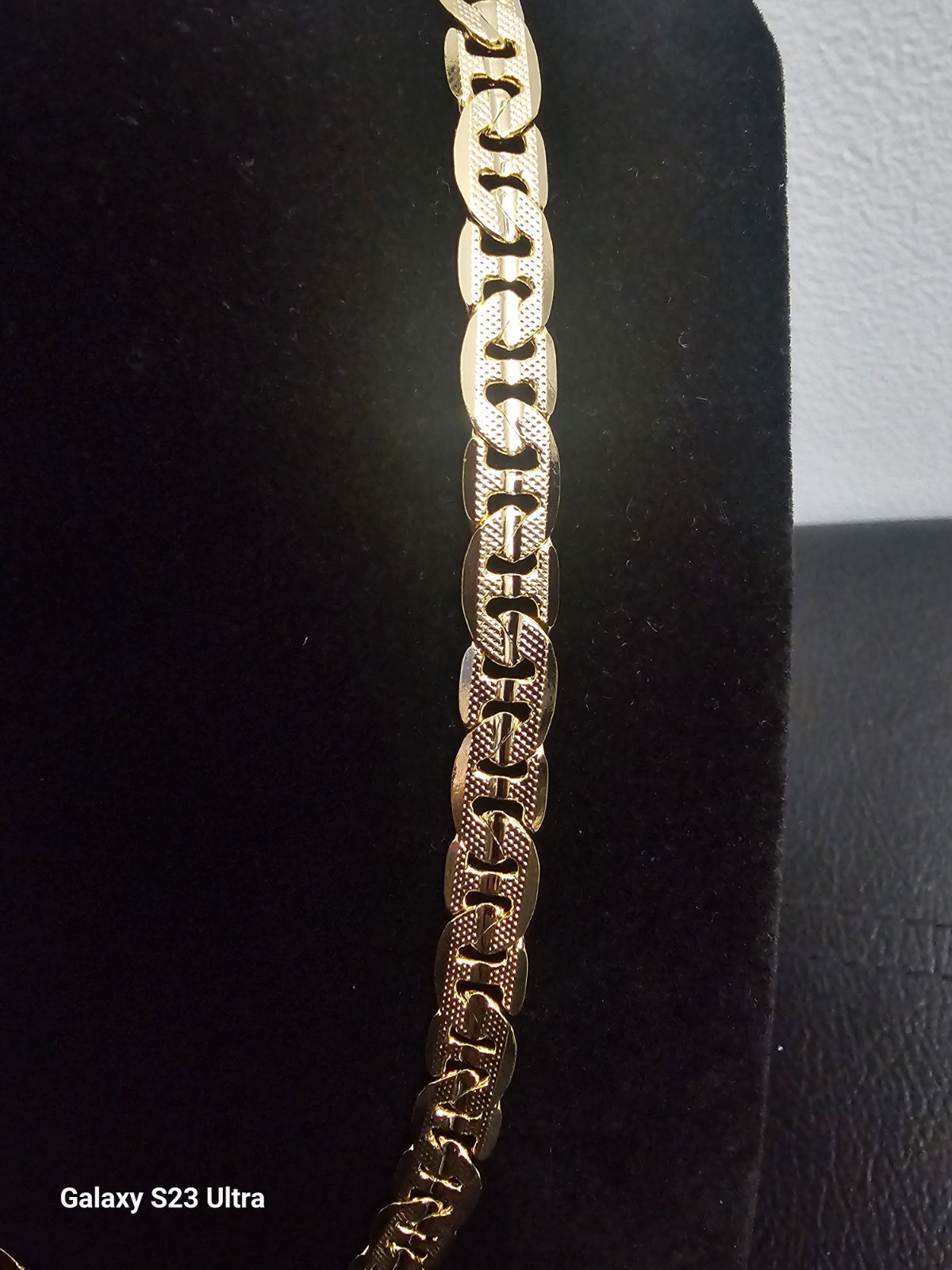 24in.14K Gold Plated brass-8.1mm diamond cut frosted Mariner Chain Necklace