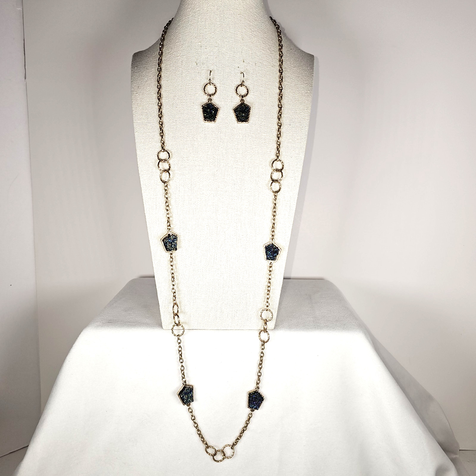 Charming Charlie BLUE DRUZY STONE NECKLACE 34″ Long Gold Tone MATCHING EARRINGS