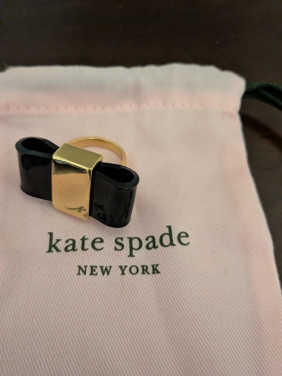 KATE SPADE MOON RIVER BLACK GOLD ENAMEL “TAKE A BOW” RING SIZE 8