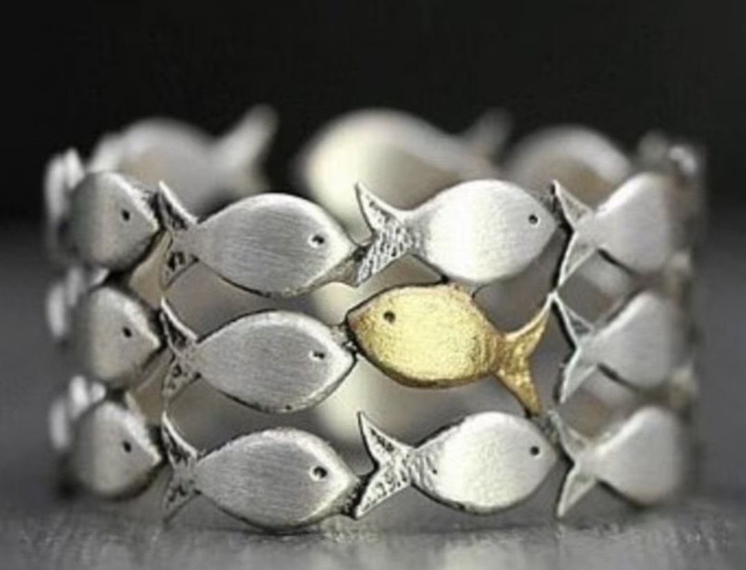 “Swim against the current” ring (gold fish)
