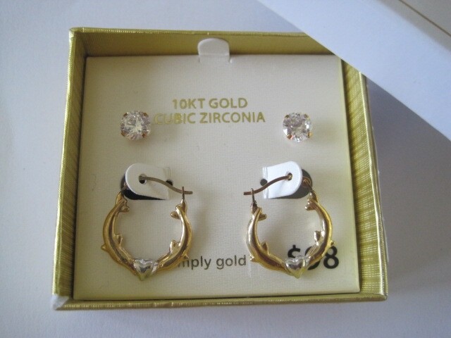 10k Yellow Gold Earrings Pierced Simply Gold Cubic Zirconia Heart Hoop Pair Box
