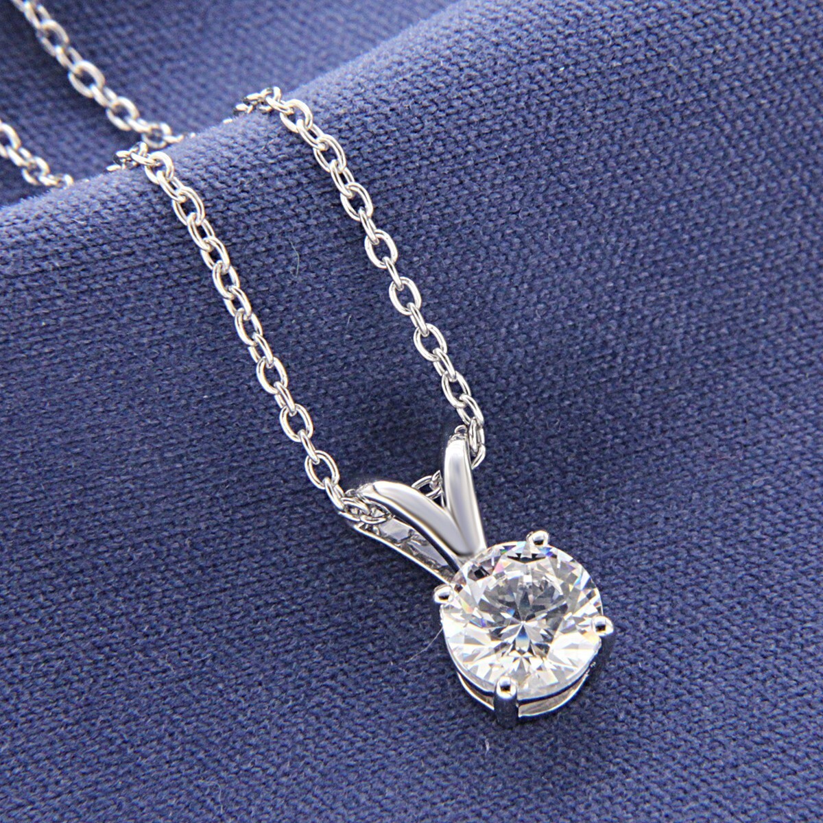 Gorgeous Solitaire Pendant Round Cut Simulated Diamond In 14k White Gold Plated
