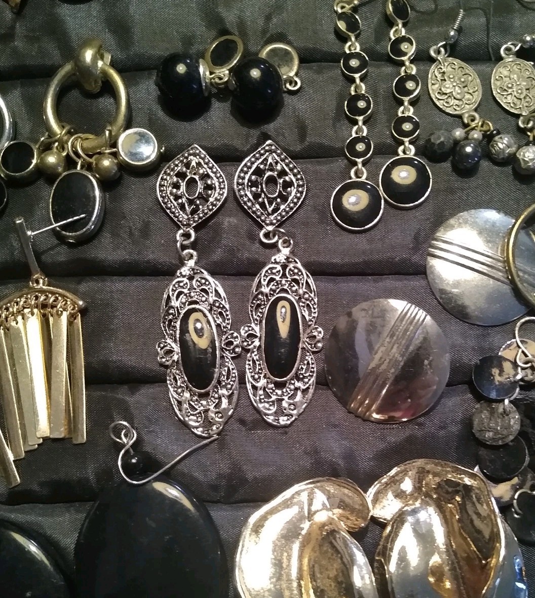 37 Pr. Earring Lot Black Gold Silver Boho Pierced Dangle Hoop Some New (126)