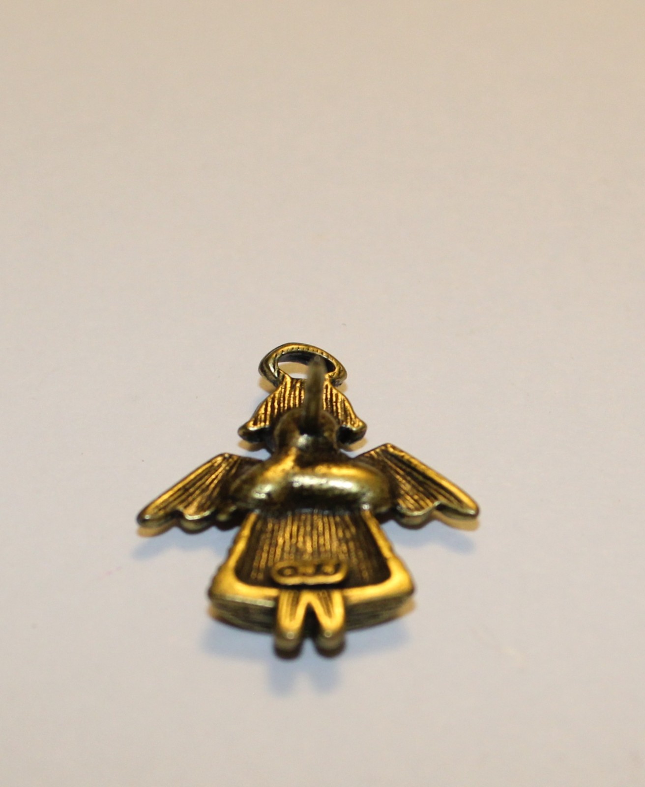 Vintage JJ Signed Tiny Angel Pin Gold Tone, Red Heart 0.75×0.75”