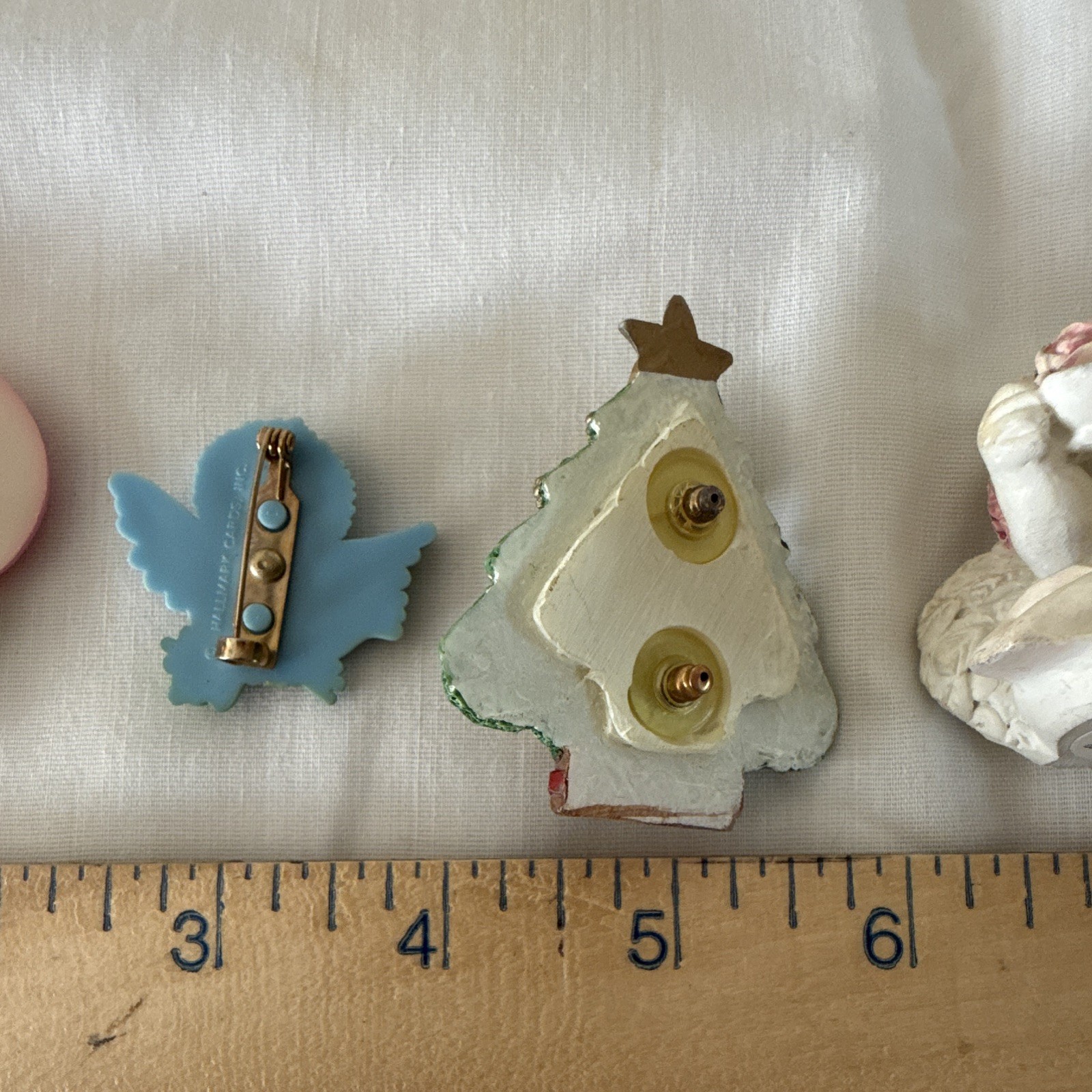 Lot of 5 Plastic Multicolor Animal Brooch Pins 1.5in Christmas Easter