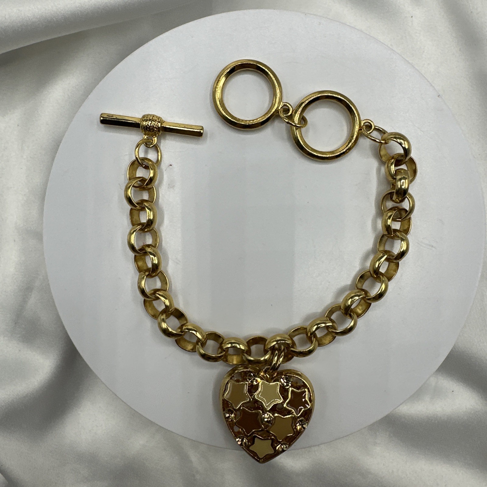 Heart Enamel Rhinestone Sole Charm Round Gold Toned Bracelet. See pics.