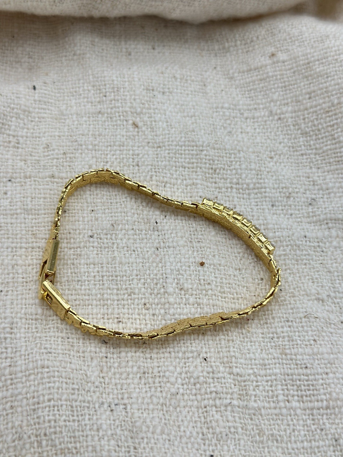 Sparkling Shiny Linked Rhinestone Bracelet Gold Tone Nugget Style Chain 7″