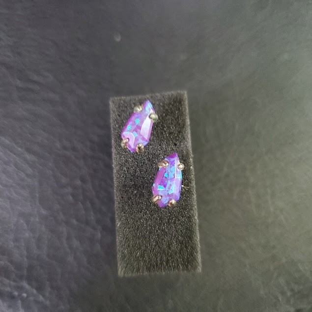 Kendra Scott Jillian Stud Earrings Purple Iridescent Dichroic Glass Gold Dainty
