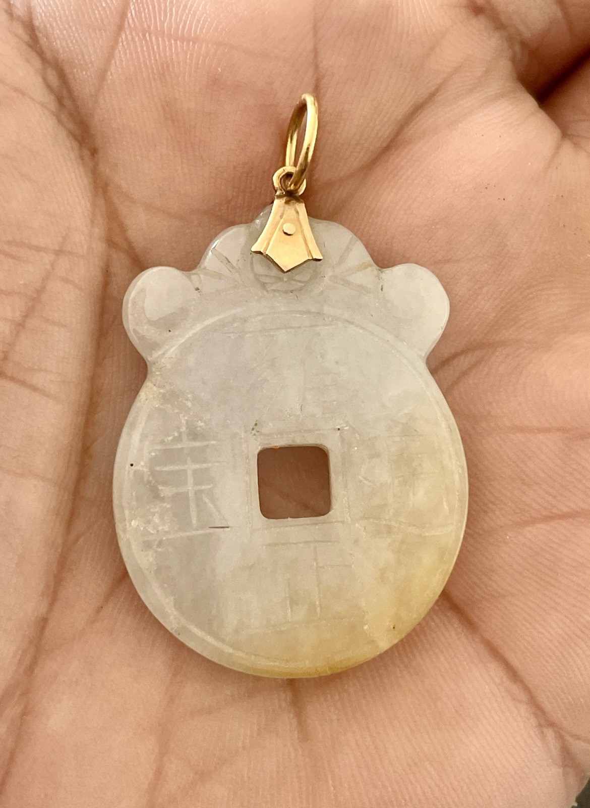 18Kt Yellow Gold Jade Pendant (E85)