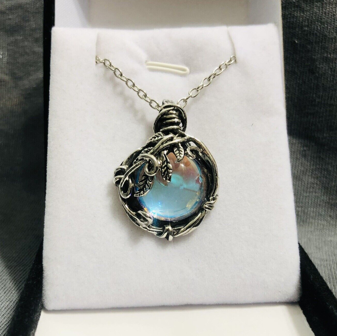 New Beautiful Blue Moonstone Pendant Leaf Winding Necklace Wonderful Gift Idea