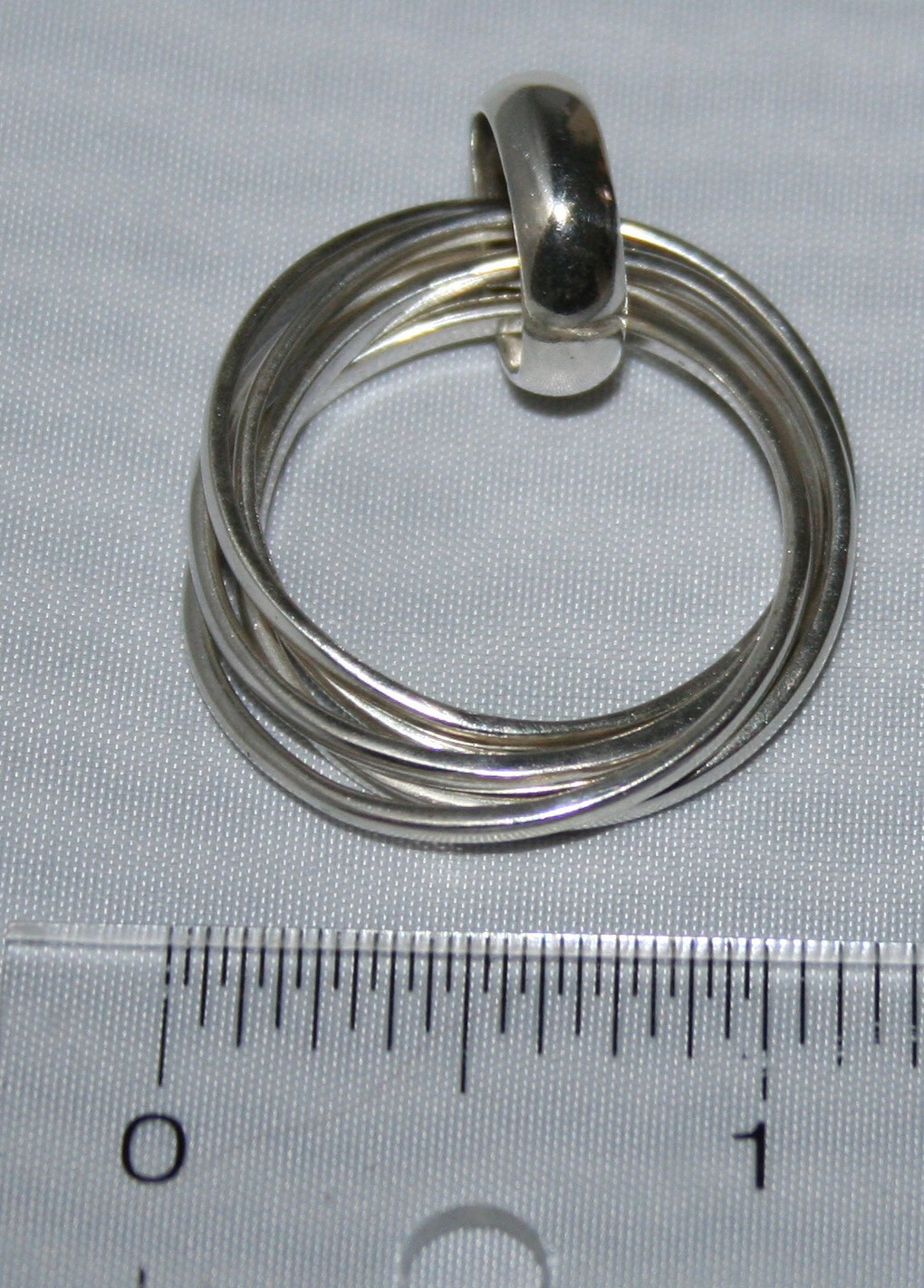 Silpada Sterling Silver 5 Intertwined Rings Pendant S1637
