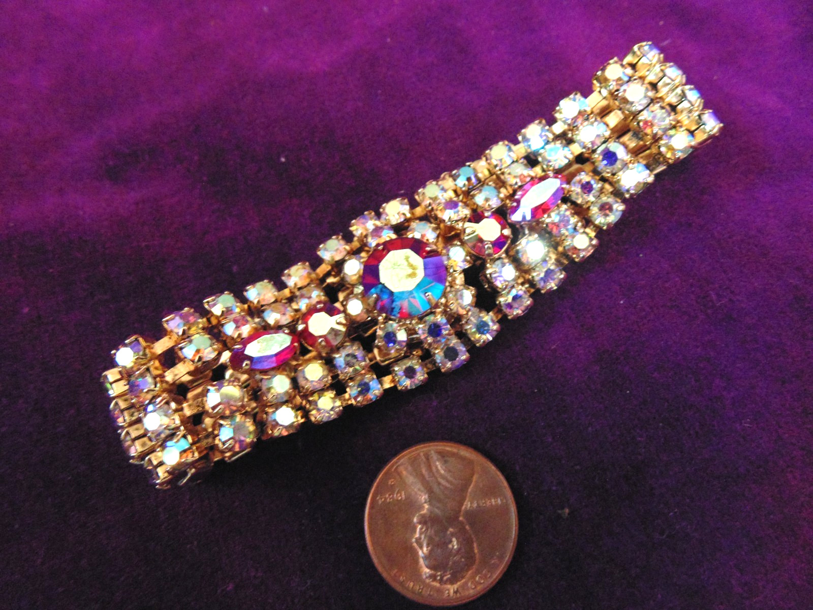 Vtg Wide Aurora Borealis AB Fuchsia Red Center Rhinestone Gold Tone Bracelet 7.5