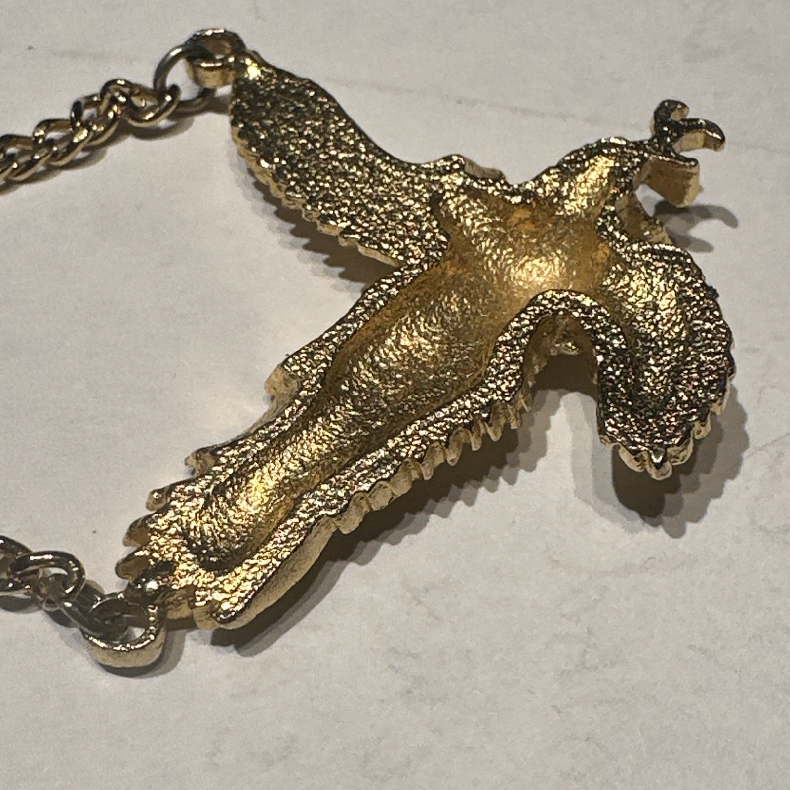 Eagle On Chain Gold Color Not Sure Of Metal 19 In Chain